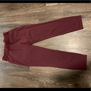 LULULEMON Wine On The Fly Pant 28” size 4
